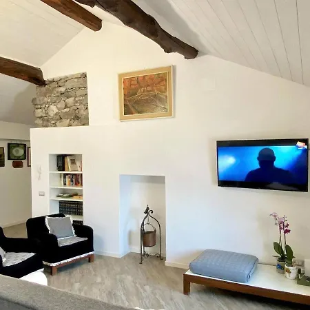 Casa Hygge - Front - Photographer's Art Apartmán Argegno