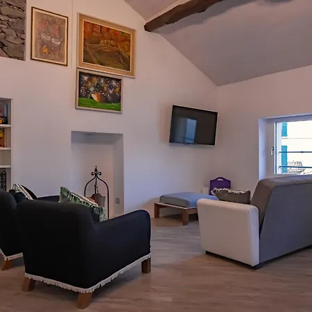 Casa Hygge - Front - Photographer's Art Apartmán Argegno