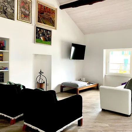 Casa Hygge - Front - Photographer's Art Apartment Argegno